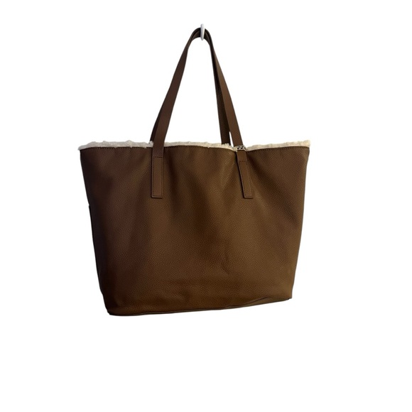 Aspen Reversible Fleece & Faux leather tote - Picture 2 of 8